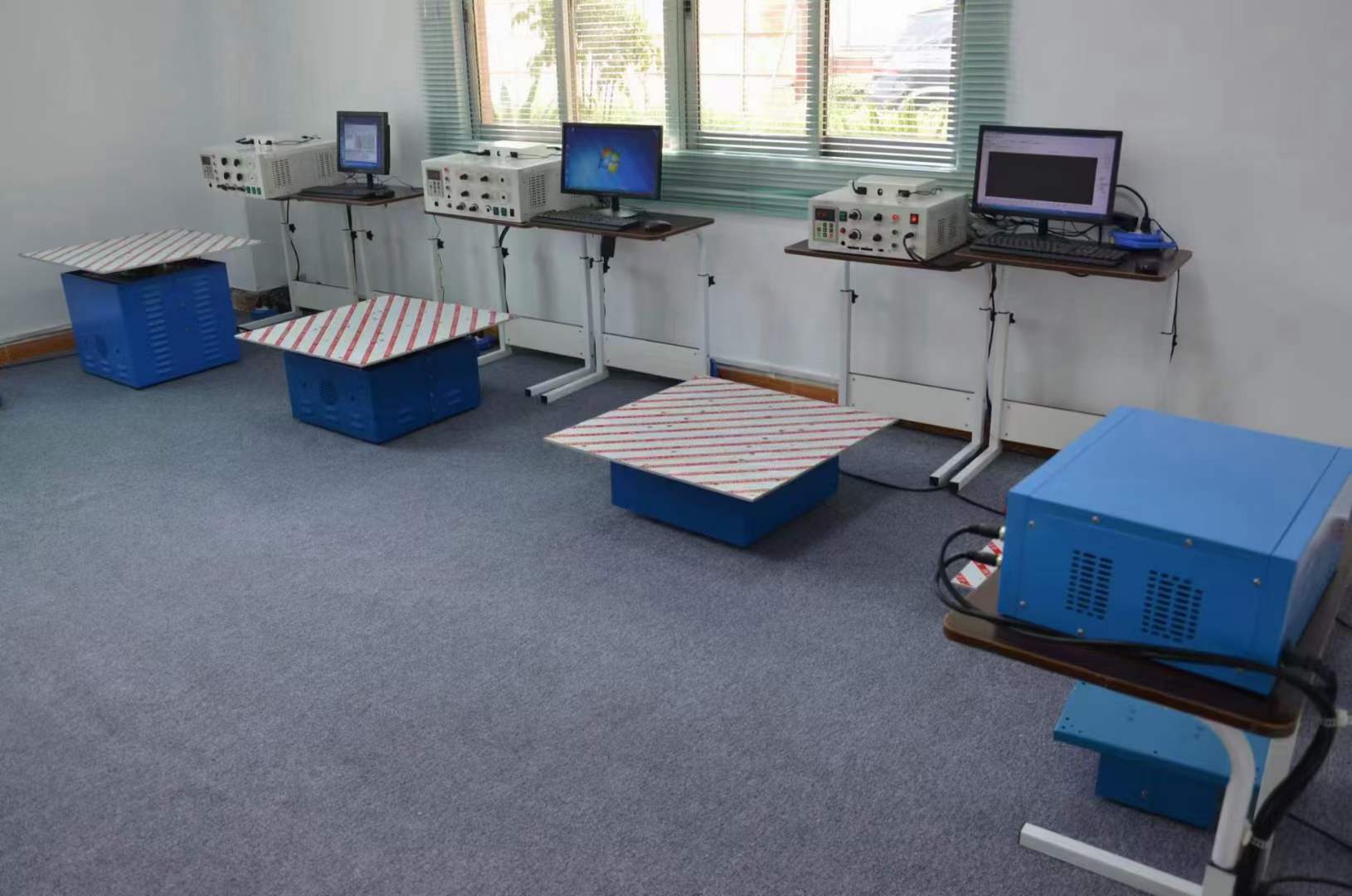 電磁式振動(dòng)臺(tái)工作時(shí)對人體有危害嗎 ？