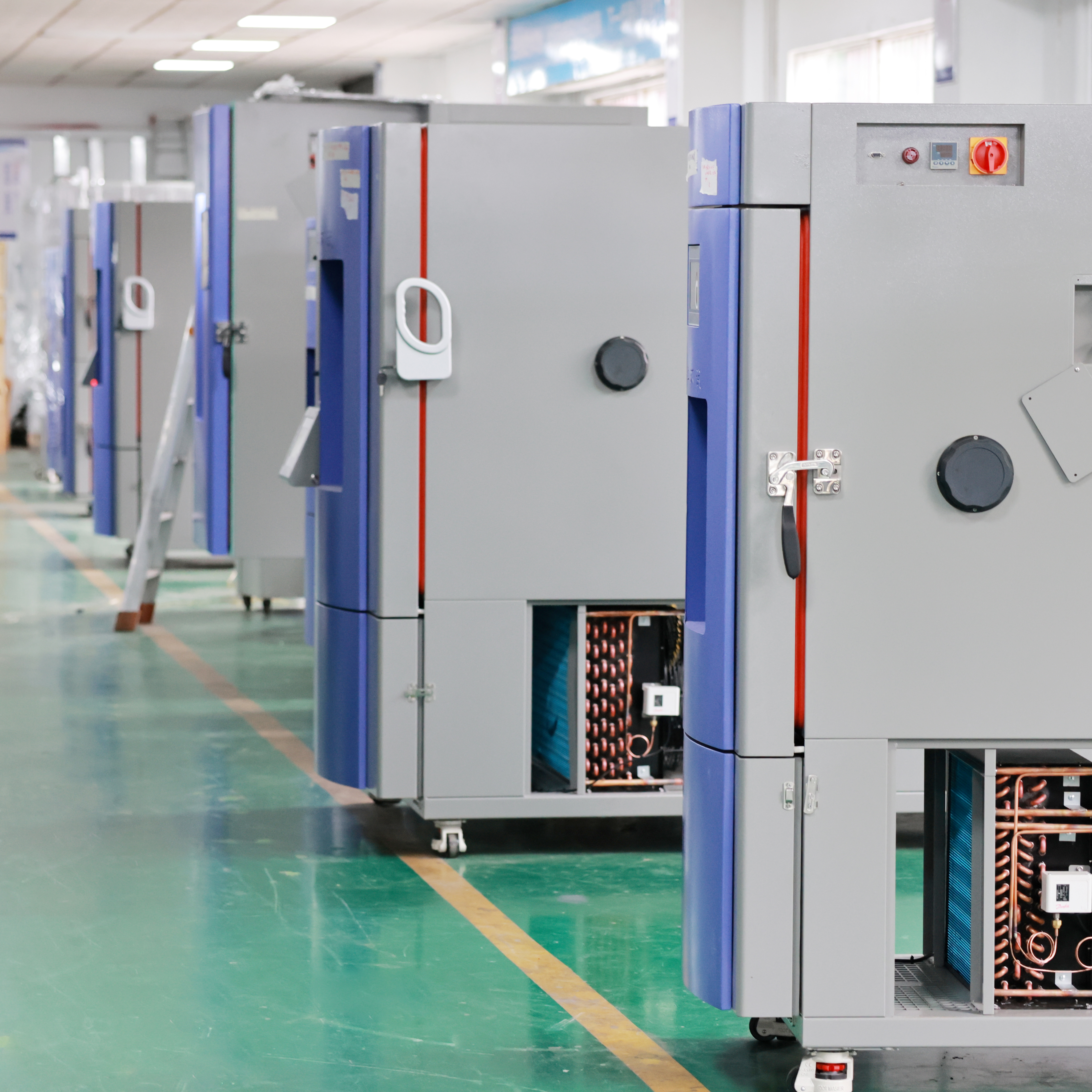 勤卓高低溫箱調試車間