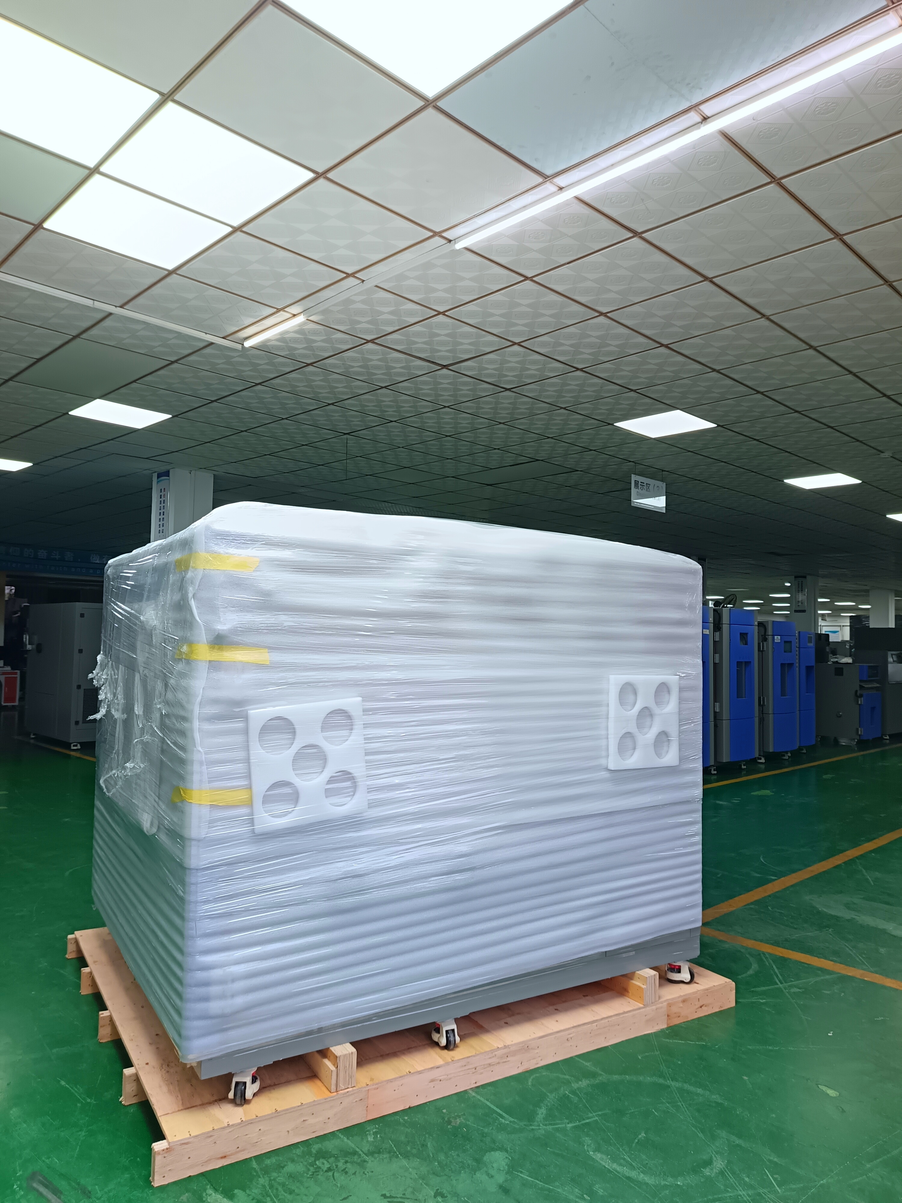 高低溫試驗箱車間打包現場